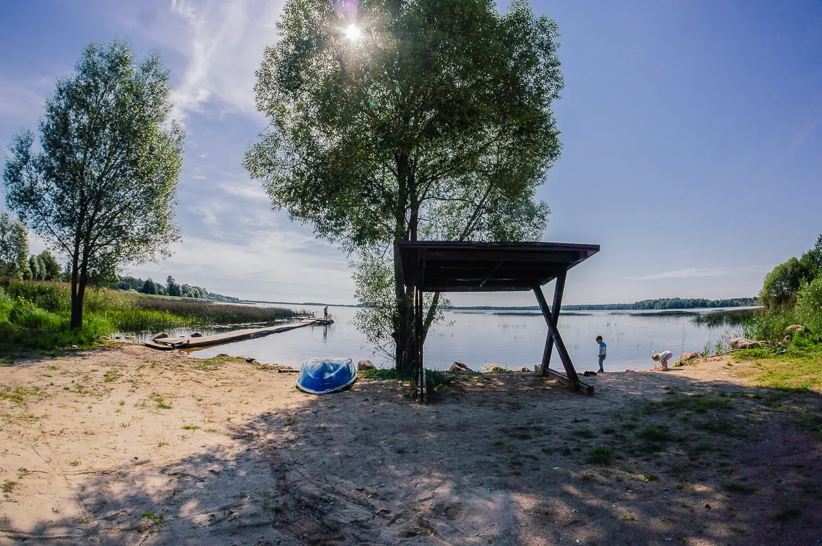 Берег озера Врево